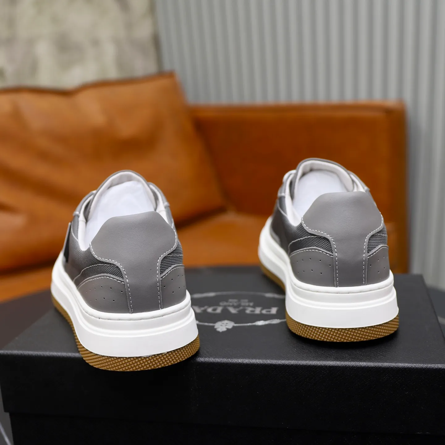 Men's shoes: 440💰🙅‍♂️🙅‍♂️🙅‍♂️ Brand: PRADA Standard code: 38–44 (45 can be customized) Level: Same as the official website Material: Original cowhide fabric Comfortable pigskin lining Lightweight and wear-resistant outsole Style category: Men's fashionable casual shoes and boots Running sneakers Distinguished luxury brand elements Top luxury Color: actual picture color